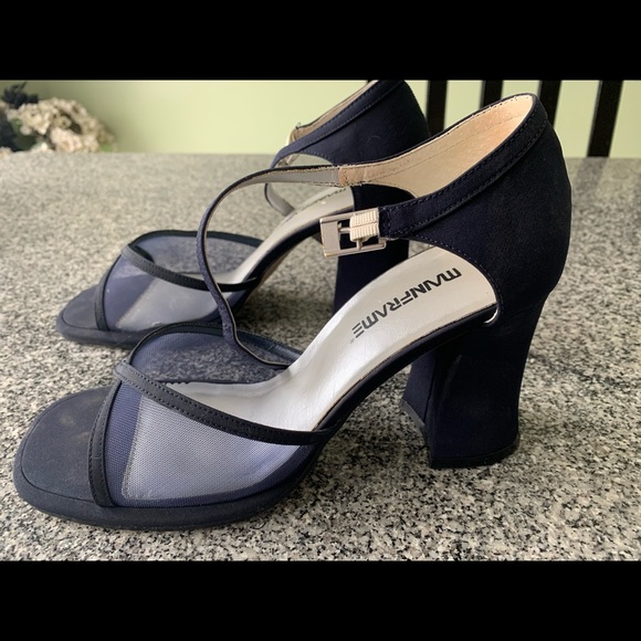Navy blue block heel with mesh at the toe. - Picture 1 of 4